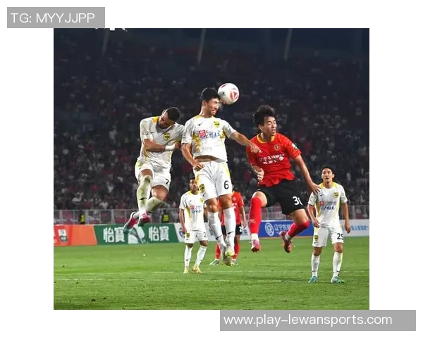 一个足球队的标准人数及其在比赛中的重要性分析