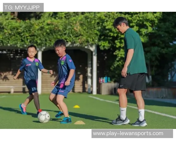 足球教练的智慧与激情如何塑造年轻球员的未来成长之路 足球教练的智慧与激情如何塑造年轻球员的未来成长之路