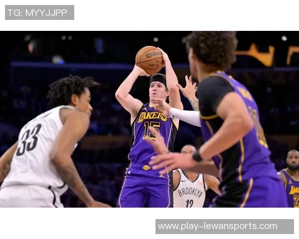 快船与魔术激战正酣NBA赛场上演精彩对决引发球迷热议